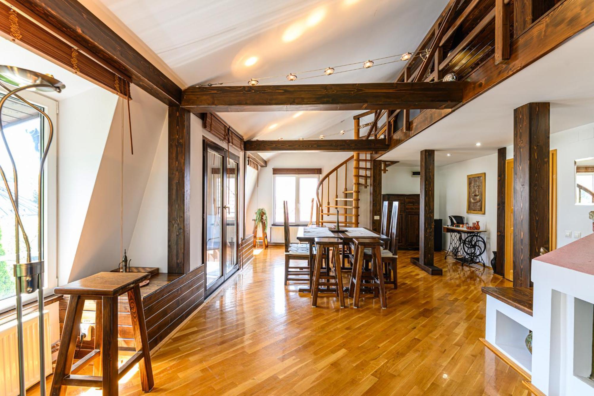דירה Penthouse Pensiunea Casa Bono בראשוב