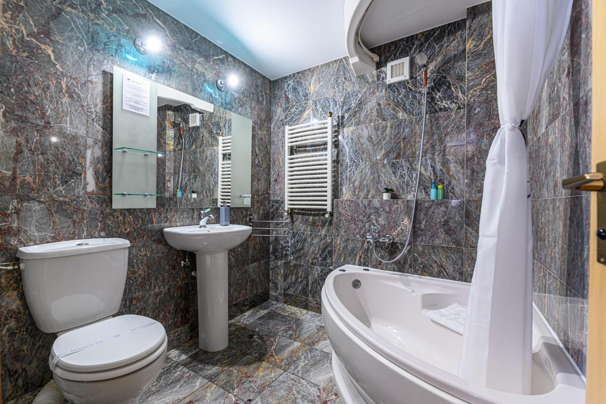 דירה Penthouse Pensiunea Casa Bono בראשוב